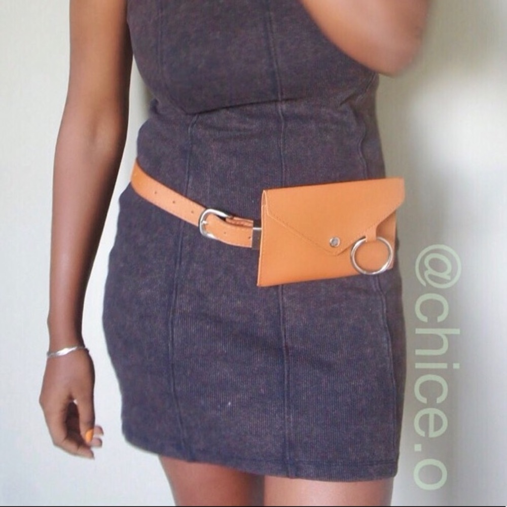 Got This Fanny purse (1 left) in caramel